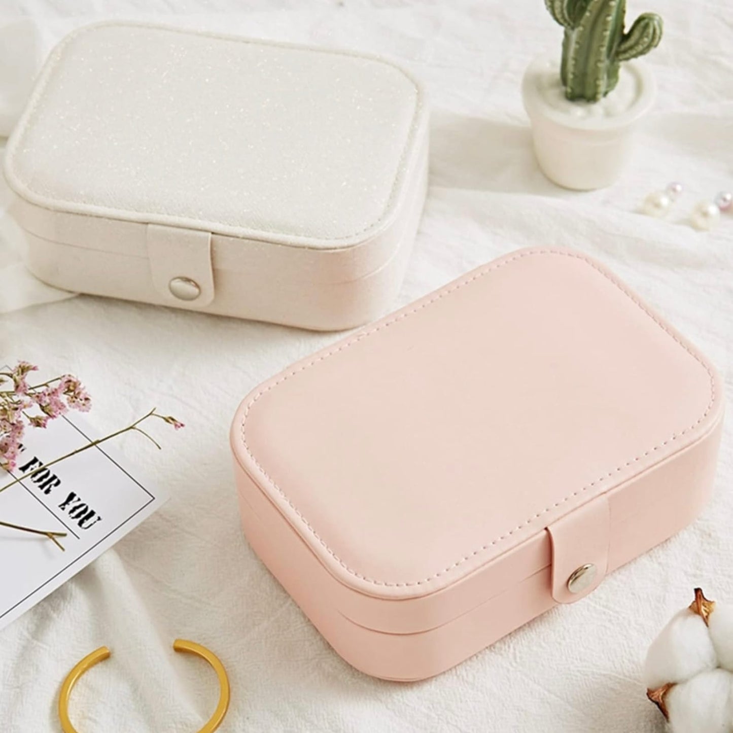 Compact jewelry organizer box