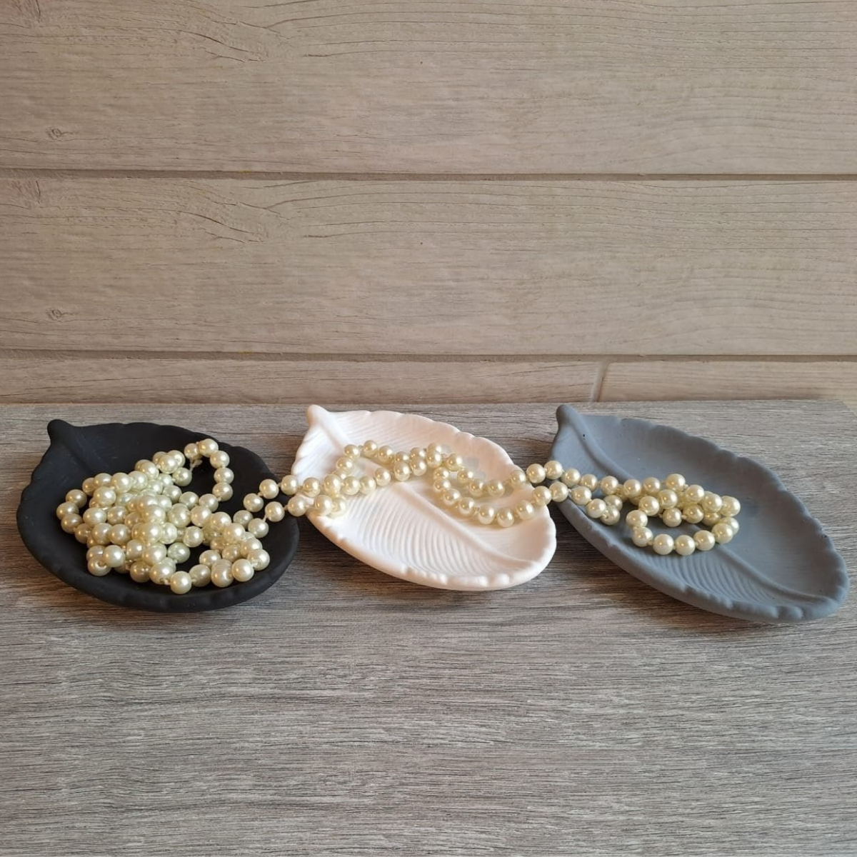 Concrete leaf mini plate