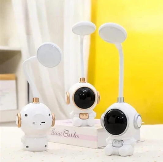 Astronaut table lamp