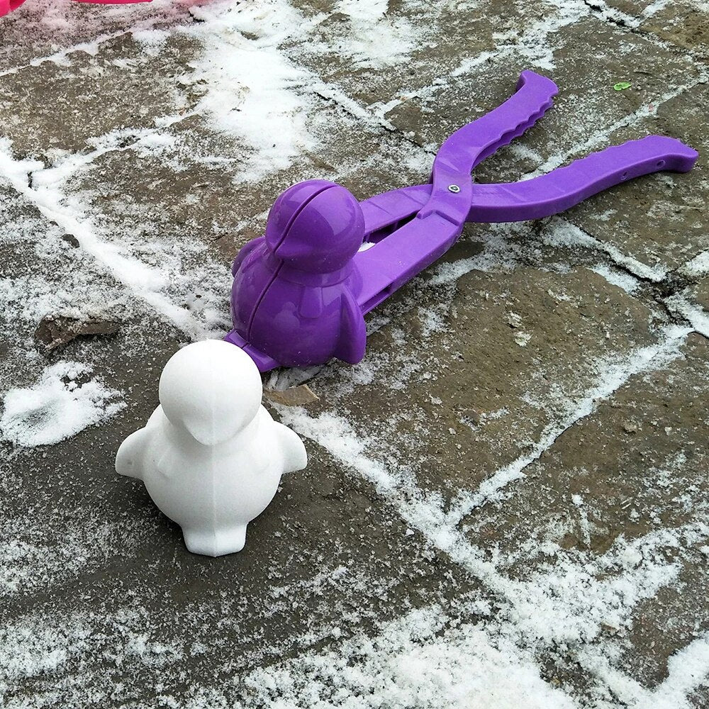 Penguin shaped snow mold