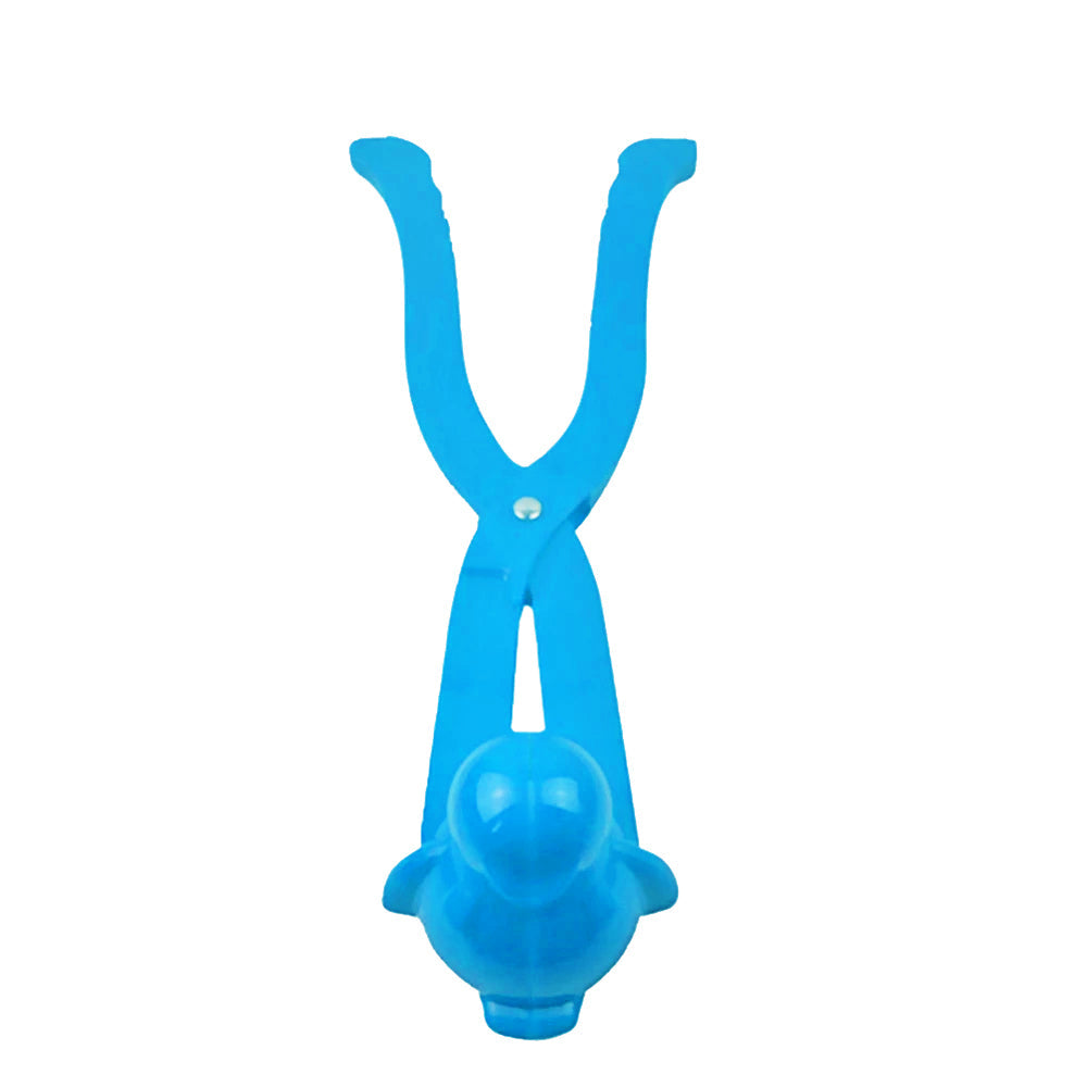 Penguin shaped snow mold