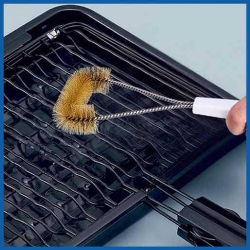 Grill cleaning brush